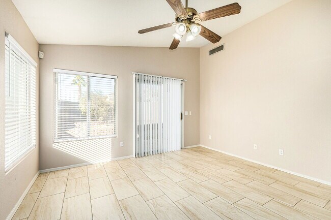 Building Photo - 9438 W Monroe St