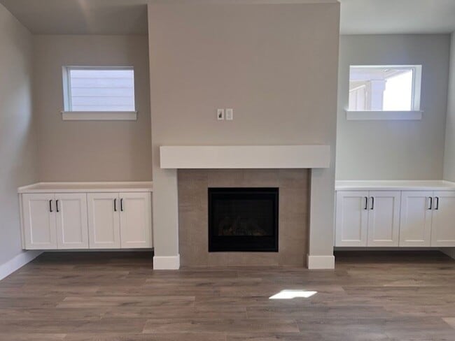 Building Photo - Newer Construction 3 Bedroom + Bonus Room with Community Amenities