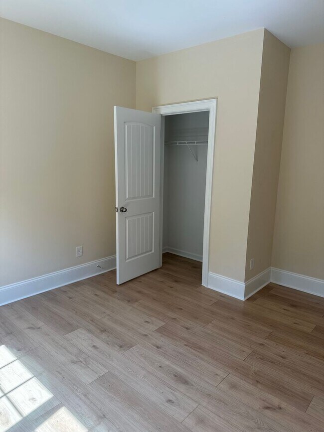 Building Photo - 4 Bedrooms, 3 Bathrooms - Home in Stockbri...