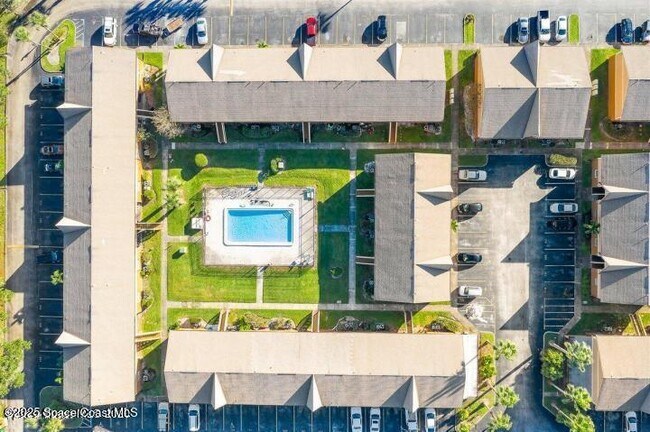 Building Photo - 137 Bristol Ct