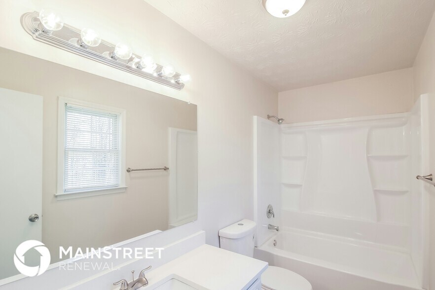 Building Photo - 632 Cloudland Dr