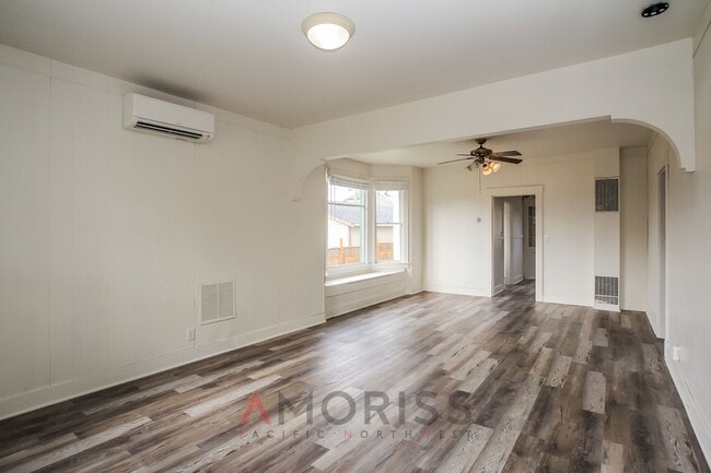 Building Photo - Cozy 2-Bedroom Home in Tacoma's Eastside — Move-In Ready!