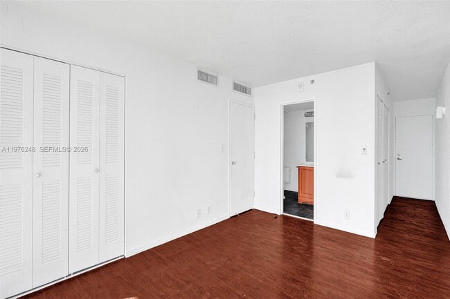 Building Photo - 7601 E Treasure Dr