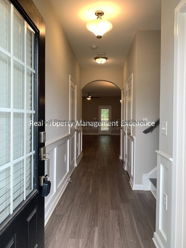 Building Photo - 525 Historic Dr