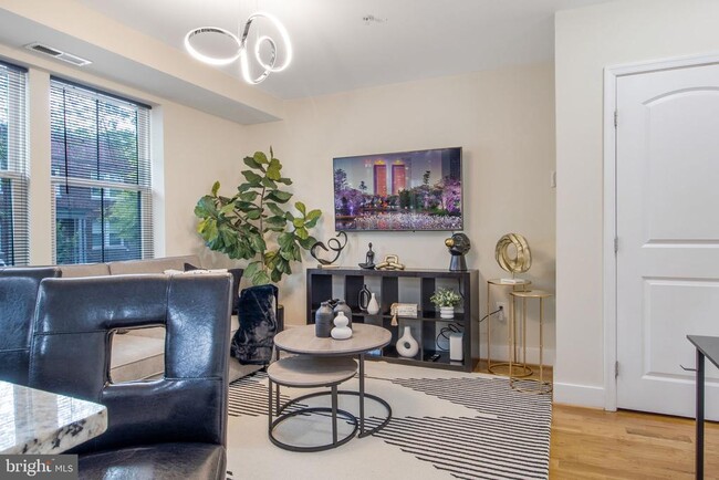 Building Photo - 417 18th St NE