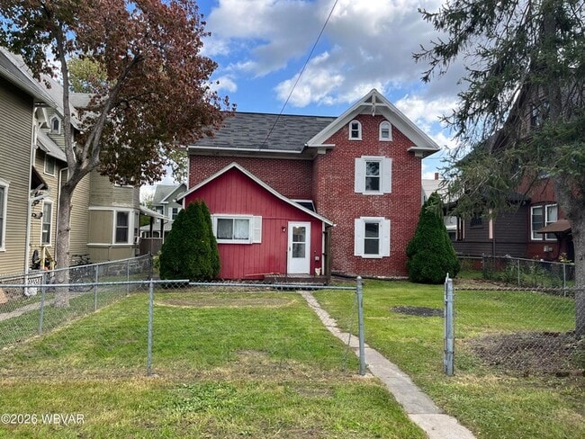 Building Photo - 336 Hastings St