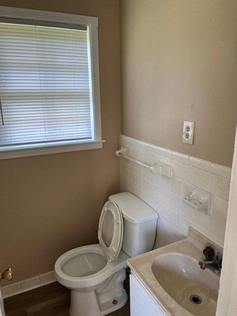 Building Photo - 5166 Blueridge Dr