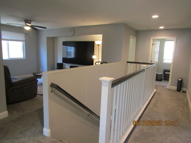 Building Photo - Beautiful Newer Two Story Home in The Gate...