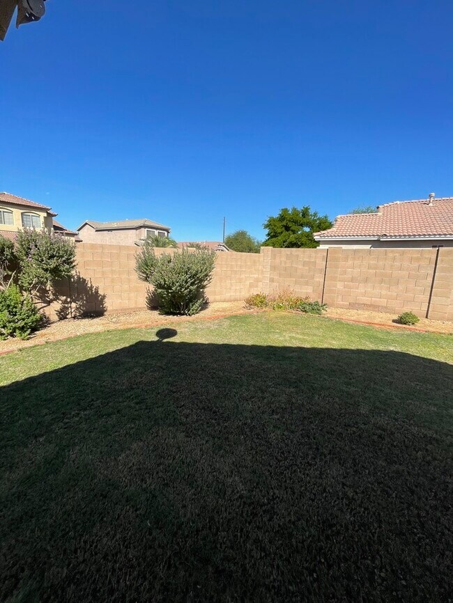 Building Photo - Beautiful 4 Bedroom 2 Bath Home in Phoenix!