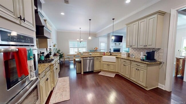 Building Photo - 440 Sydney Dr N