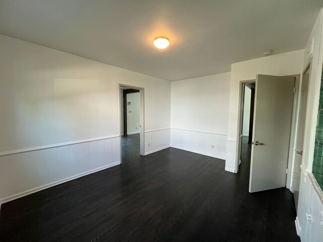 Building Photo - Sherman Oaks 3+2 w/bonus room + upgrades on cul-de-sac lot!