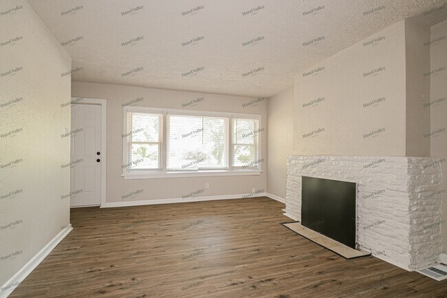 Building Photo - 529 La Motte Ln