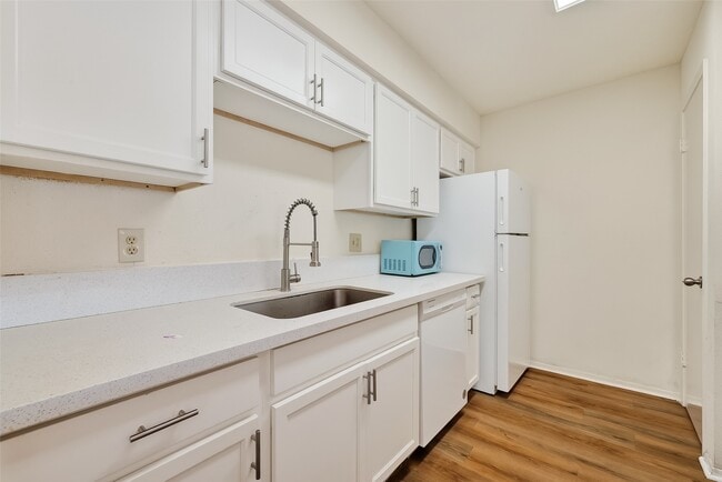 Building Photo - 10555 Turtlewood Ct