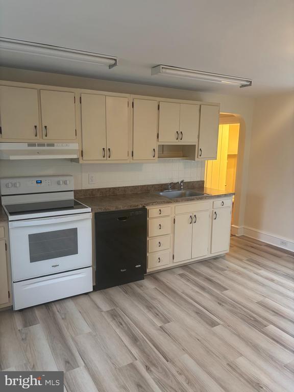 Building Photo - 420 Old Swede Rd