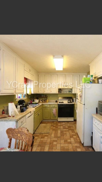 Building Photo - Spacious 4br Home With Finished Basement