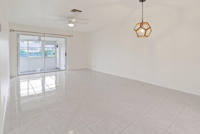 Building Photo - 2557 Dudley Dr W