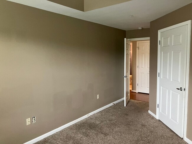 Building Photo - 3 BR / 3 BA @ Bridgepointe