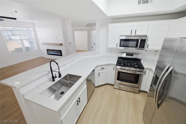 Building Photo - 5855 Valley Dr