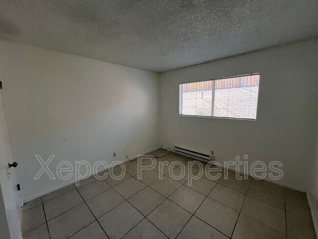 Building Photo - 556 E Chuckwalla Rd