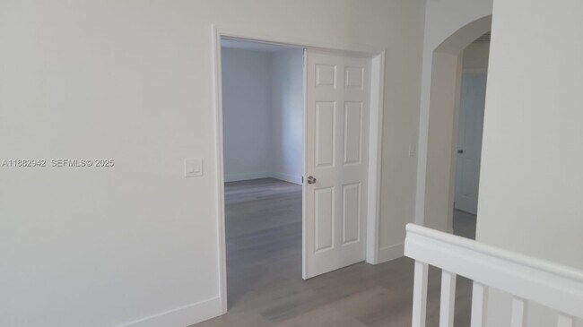 Building Photo - 571 SE 37th Pl