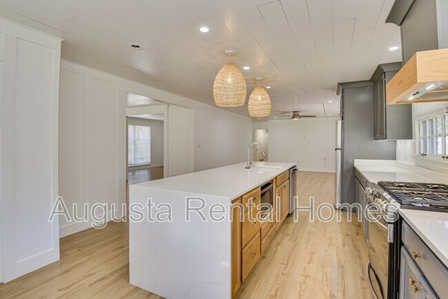 Building Photo - 3137 Edinburgh Dr