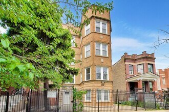 Building Photo - 3336 W Evergreen Ave