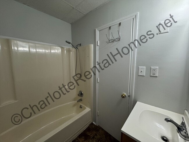 Building Photo - 113 E Pine St