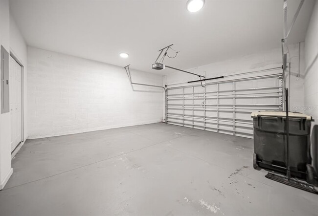 Building Photo - 900 Lakefront Village Dr
