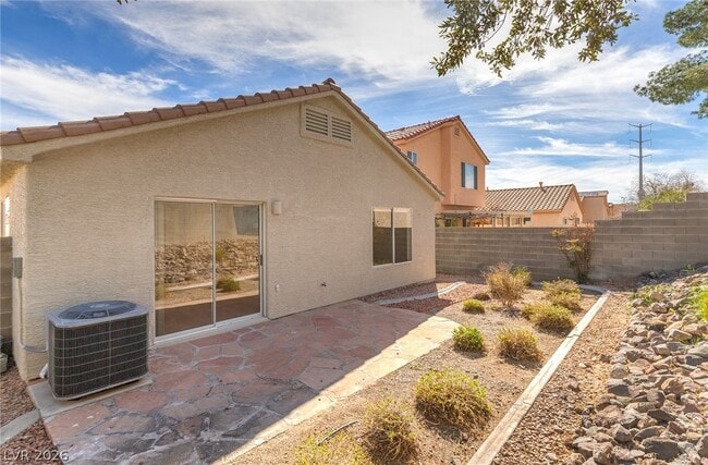 Building Photo - 3385 Wayward Ct