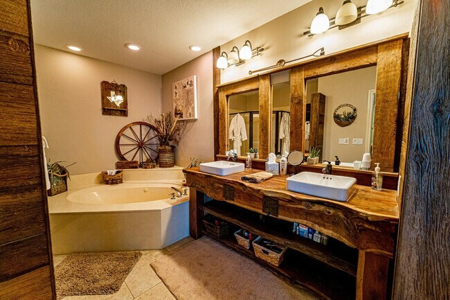 Building Photo - 3404 American Dr