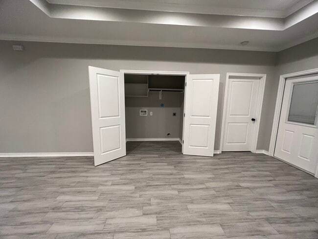 Building Photo - 409 Canal St