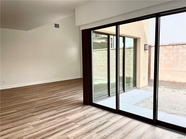 Building Photo - 112 Tall Reed