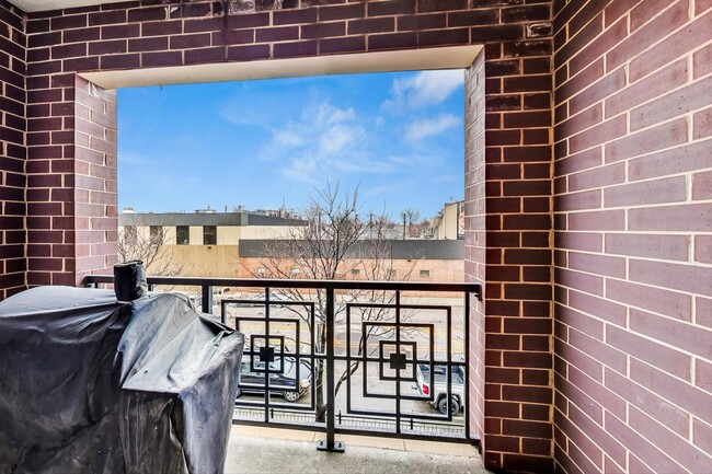 Building Photo - 6436 Roosevelt Rd