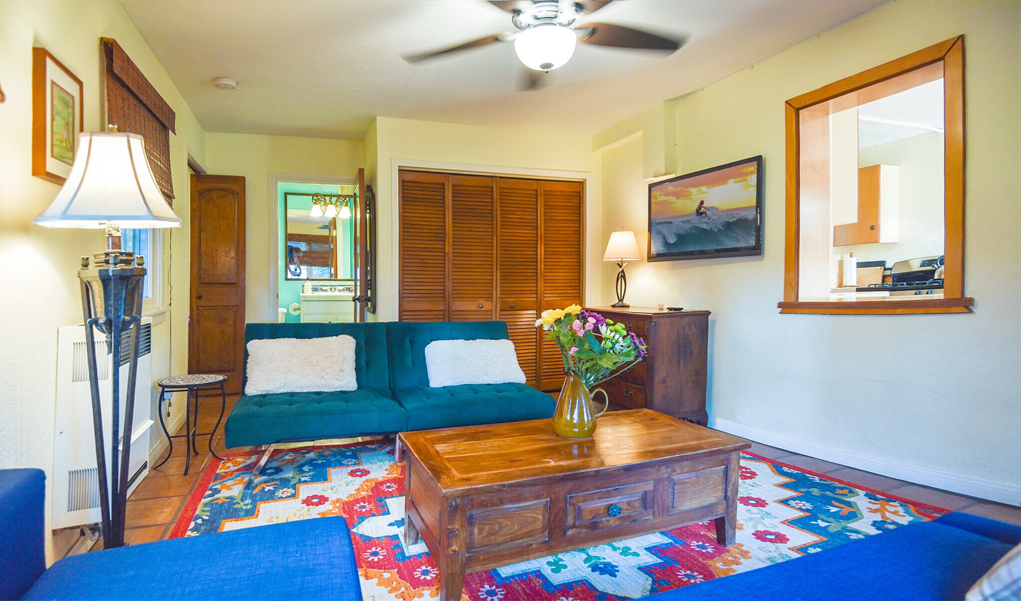 LIVING ROOM: Breakthrough to Kitchen (right), 42" HDTV (right), Bathroom (rear, center), Bedroom ent - 14 S Venice Blvd