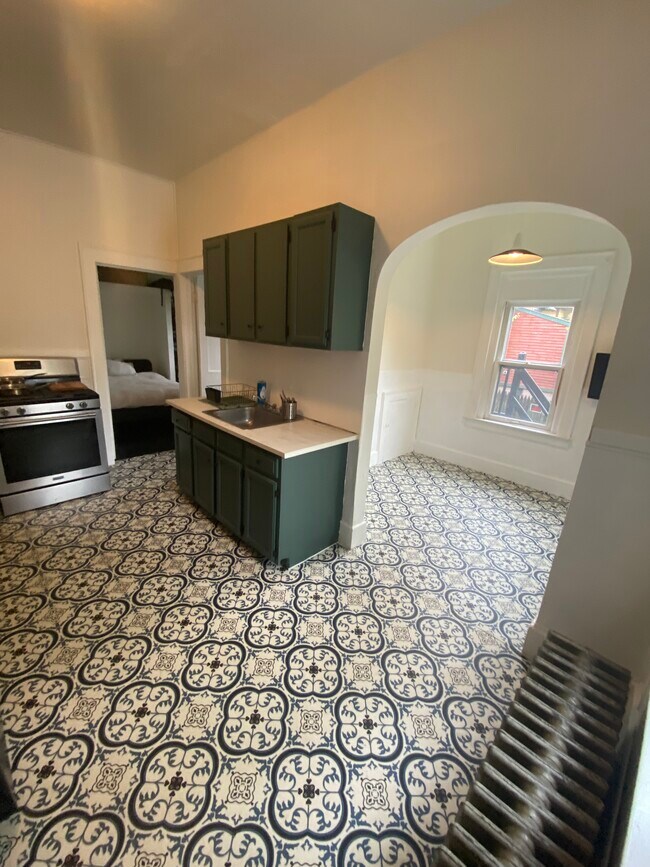 Building Photo - 122 Wayne St