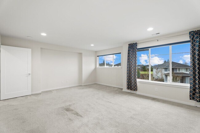 Building Photo - Spacious 4 bed 2.5 bath home w/ oversize 2 car garage & upgrades throughout!