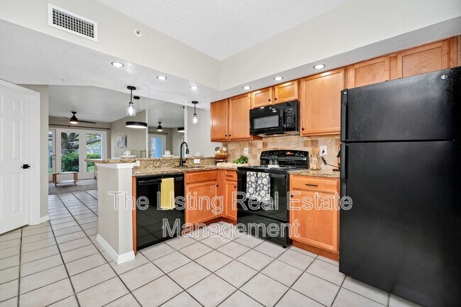 Building Photo - 2954 Sadina St