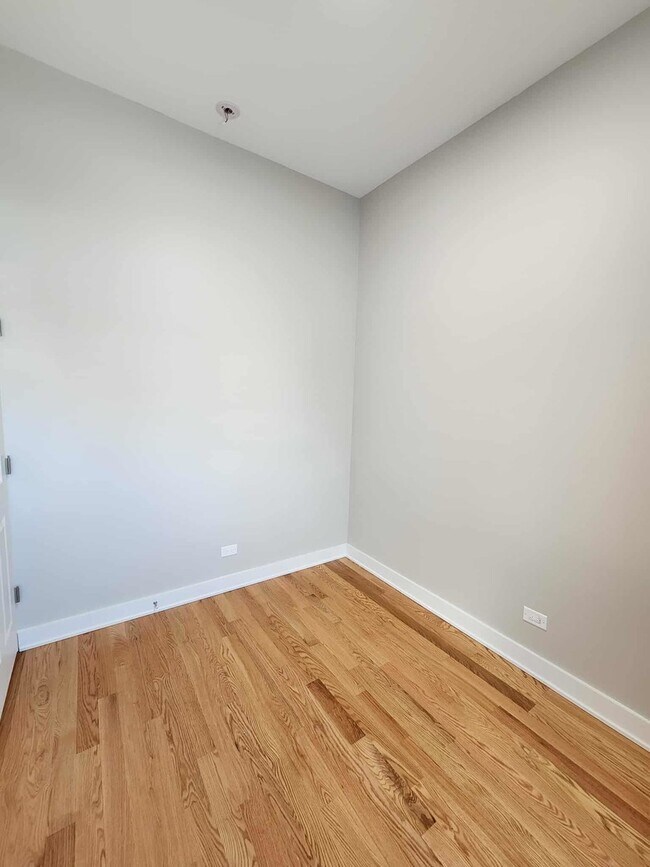 Building Photo - 6321 S Eberhart Ave