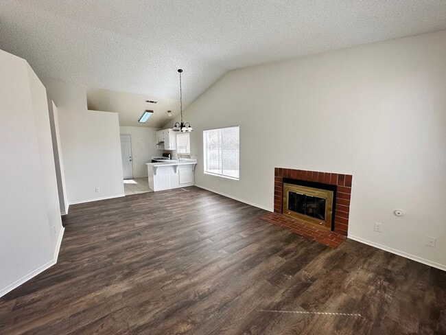 Building Photo - Cute 2-Bedroom Home for Rent with Large Backyard and in a cul-de-sac!