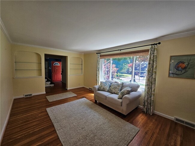 Building Photo - 50 Greenview Dr
