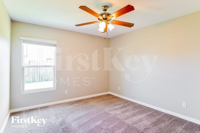 Building Photo - 1082 SW Bianca Ave