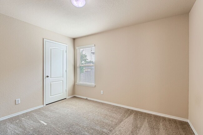 Building Photo - 10427 Ashbury Creek