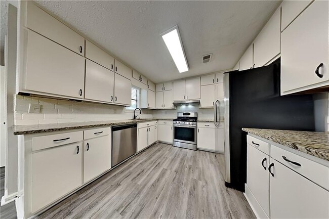 Building Photo - 2979 Marsh Ln SW