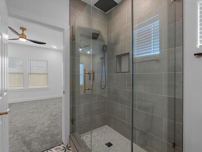 Building Photo - 900 Lucky St