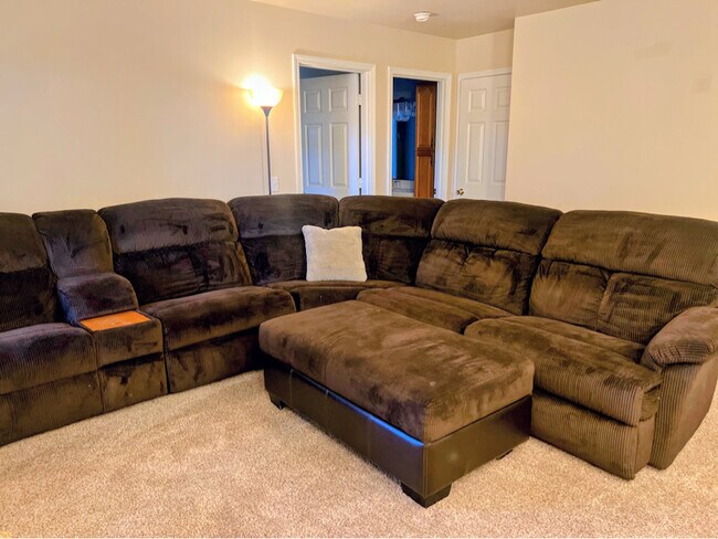 Building Photo - 723 N 8th St