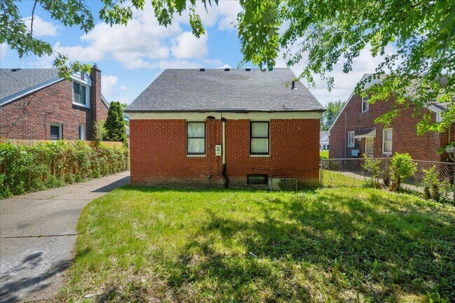 Building Photo - 11577 Somerset Ave
