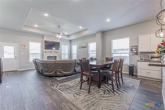 Building Photo - 810 Earp Dr