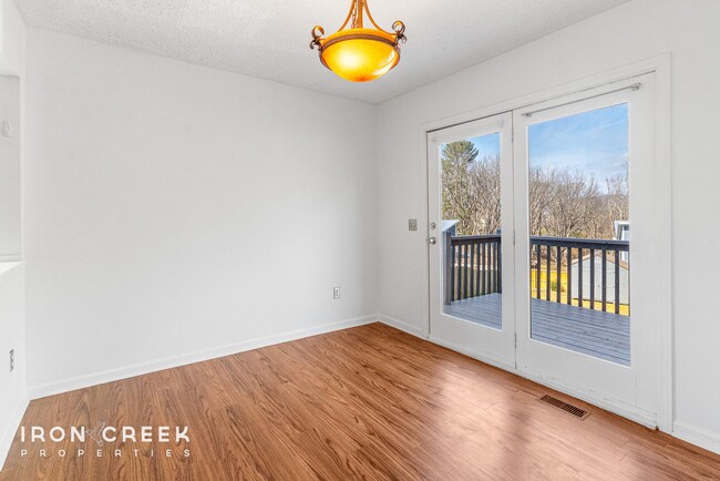 Building Photo - Charming 2-Bedroom Duplex in East Asheville