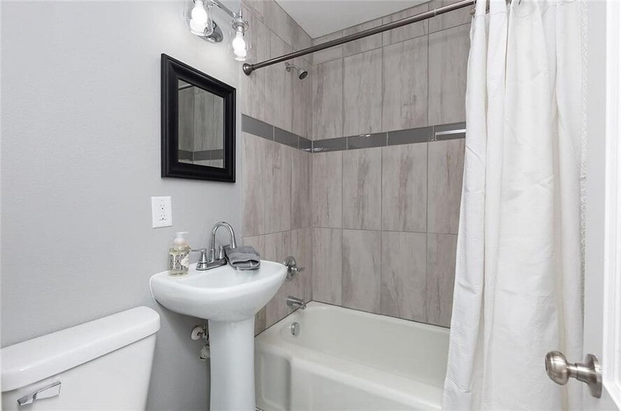 Building Photo - 4124 3rd St