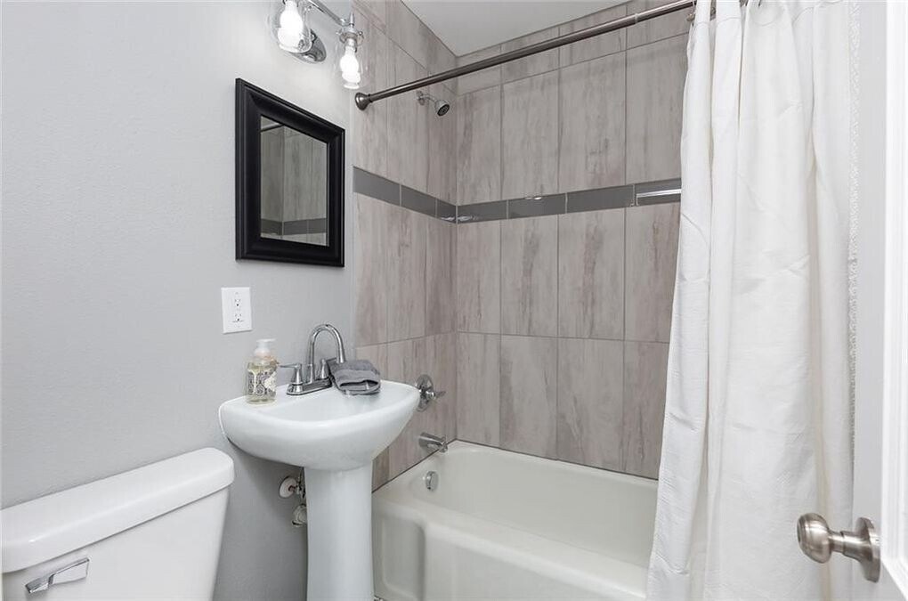 Building Photo - 4124 3rd St